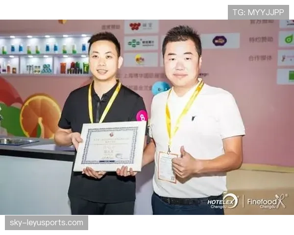 唐佳豪训练完直接去奢侈品店刷卡，这自律和消费反差谁懂啊